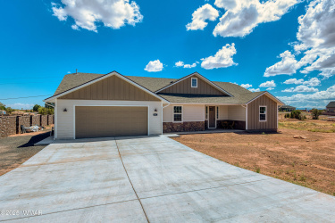 411 Hillcrest Drive, Snowflake, Arizona 85937, Bedrooms, ,Bathrooms,Residential,For Sale,Hillcrest,257574