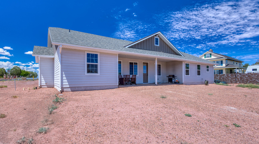 Z 411 Hillcrest Backyard (1)