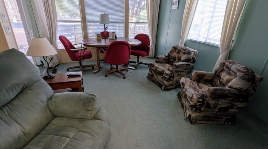 PXL_20250821_003101188.MP~2