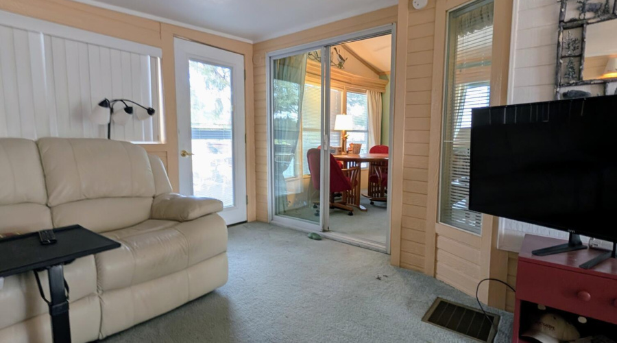 PXL_20250821_003152433.MP~2