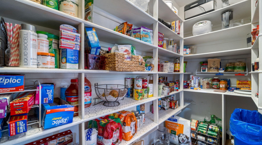 Walk-in Pantry