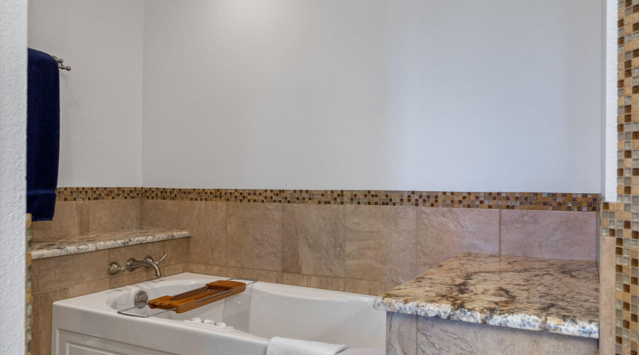 Jetted Tub in En Suite