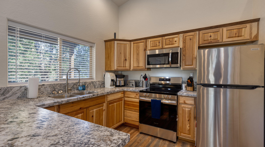 016_photo_15_2145_cottontail_rd_overgaar