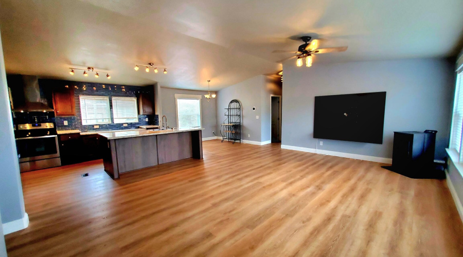 20250825_103818_resized