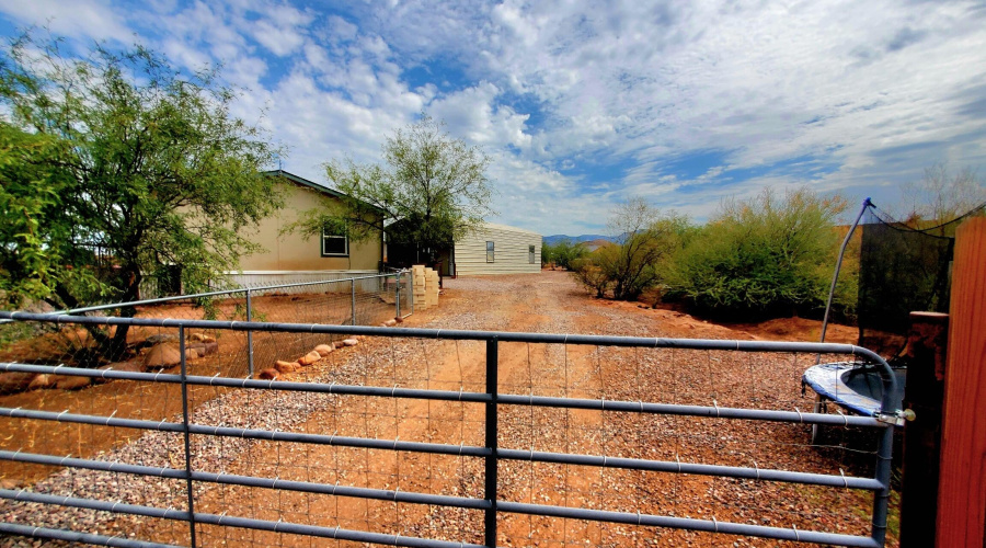 20250825_101600_resized