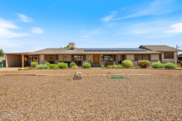2118 Mclaws Road, Holbrook, Arizona 86025, Bedrooms, ,Bathrooms,Residential,For Sale,Mclaws,256171
