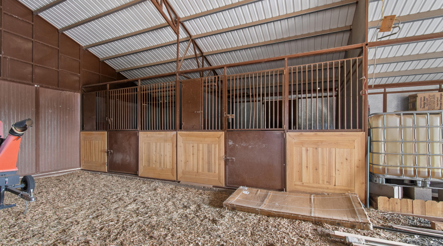 4-stall barn