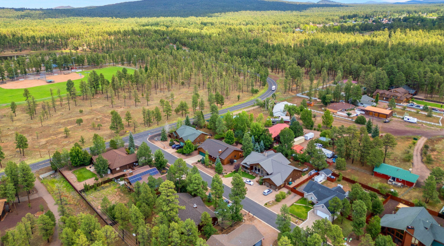 Close to Woodland Lake Park