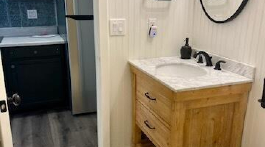 Guest Quarters Bath 2