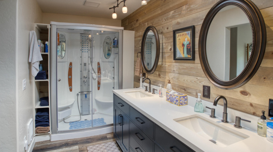 deluxe shower w seperate hot water!