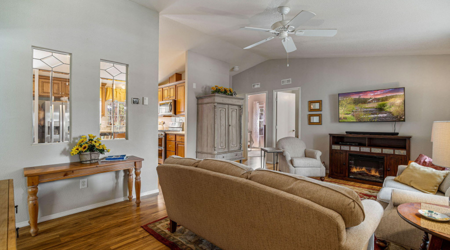 Living to Kitchen and 2 bedrooms