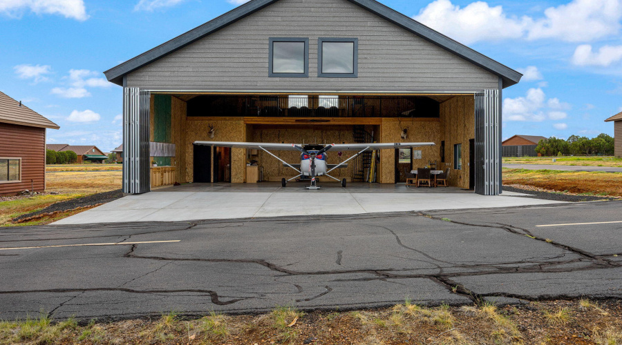 WELCOME TO YOUR NEW HANGAR