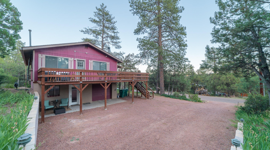 ExteriorSideDriveway