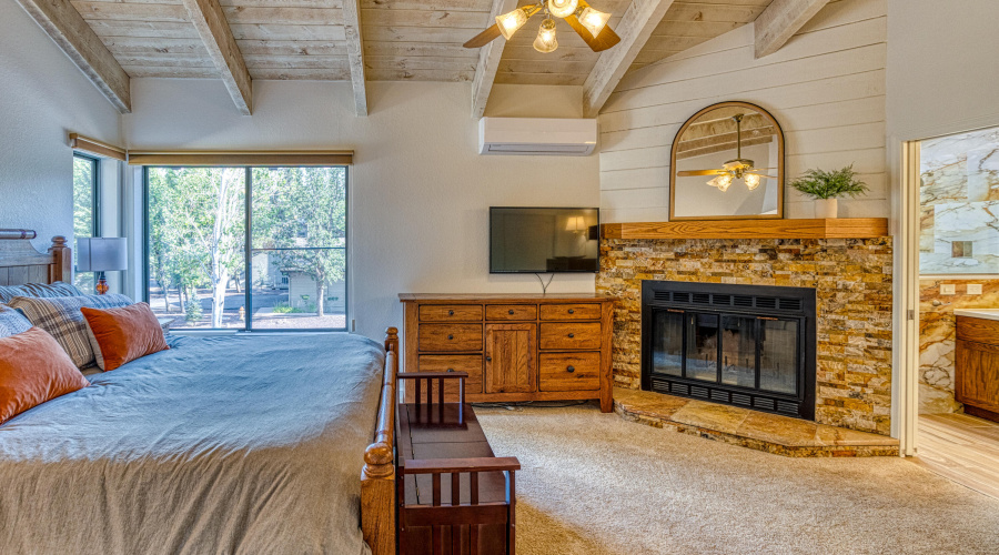 PAX_1037_AuroraHDR2019-edit