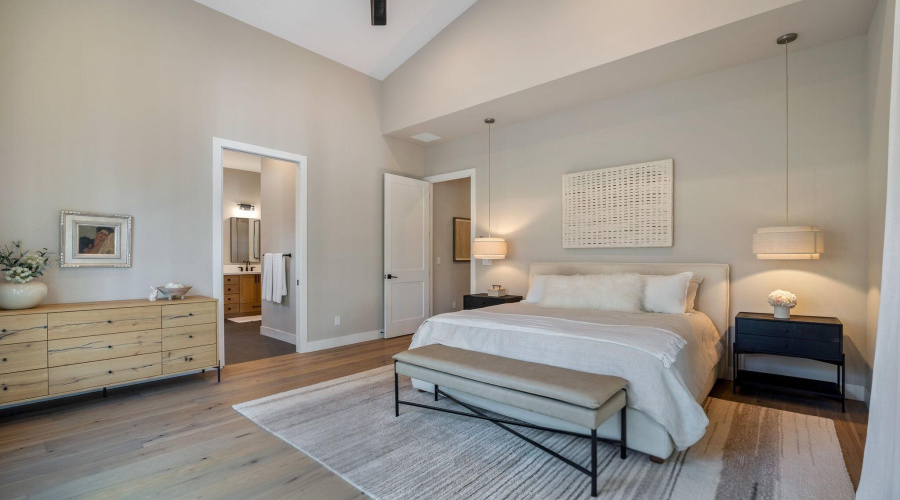 Primary to Luxurious bath