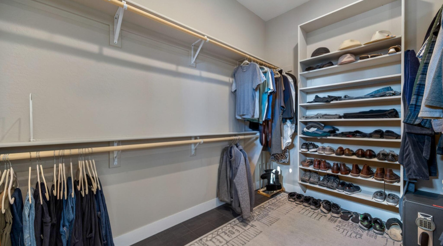 Walk in closet