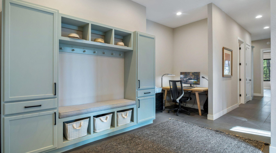 Mud room/office