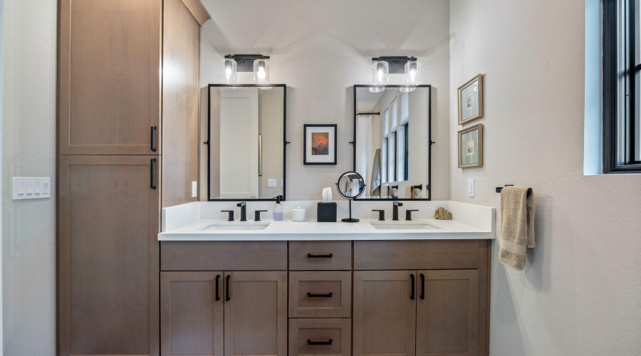 2nd bed Ensuite bath