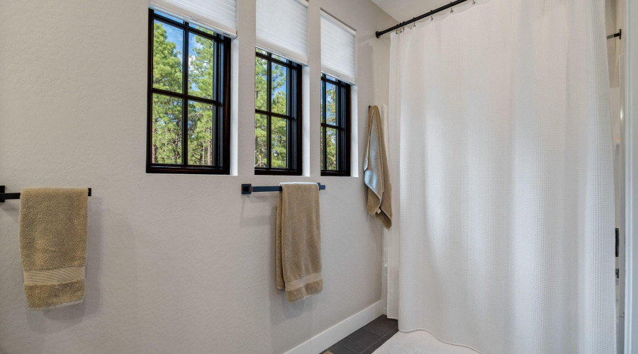 2nd bed ensuite shower