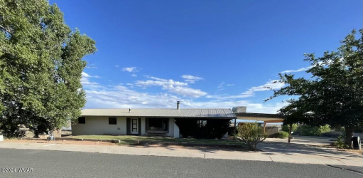 1210 Greer Avenue, Holbrook, Arizona 86025, Bedrooms, ,Bathrooms,Residential,For Sale,Greer,252324