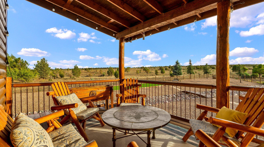 BACK PATIO SITTING AREA