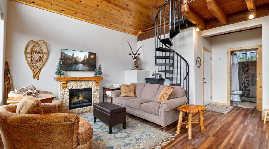 GREAT ROOM AT GUEST HOUSE