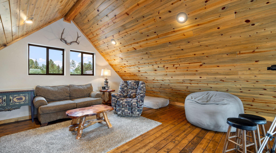 LOFT IN THE GUEST HOUSE