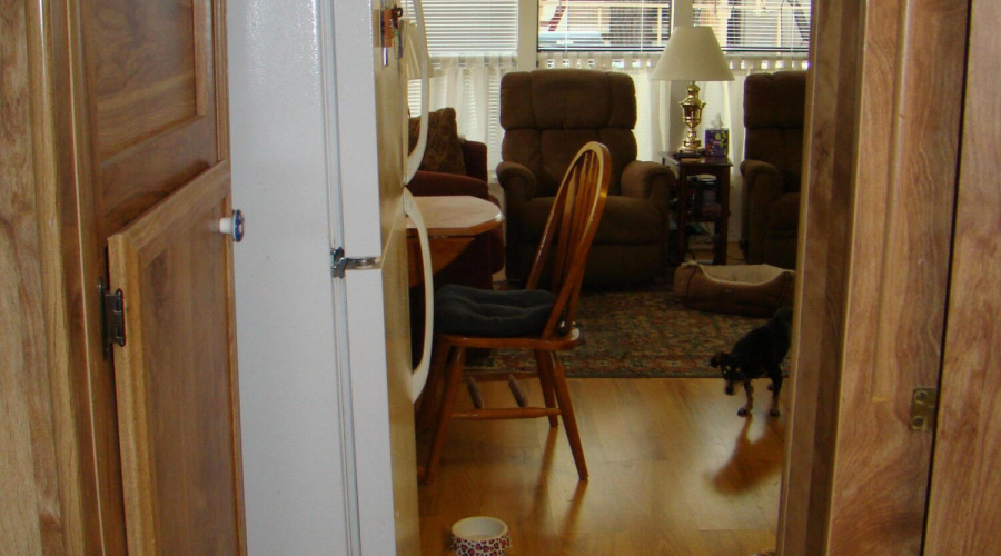 Hallway looking to kitchen