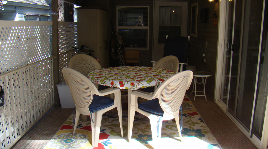 Outdoor dining covered