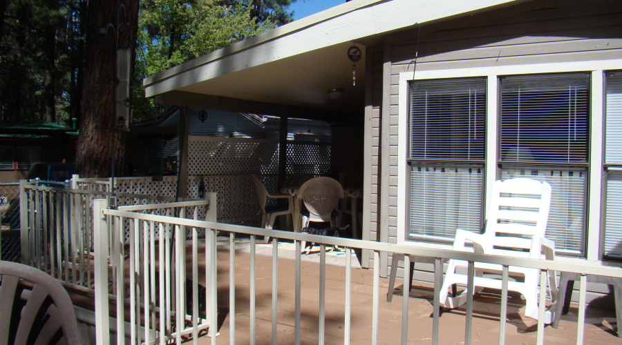 Front deck with bbq in the yard