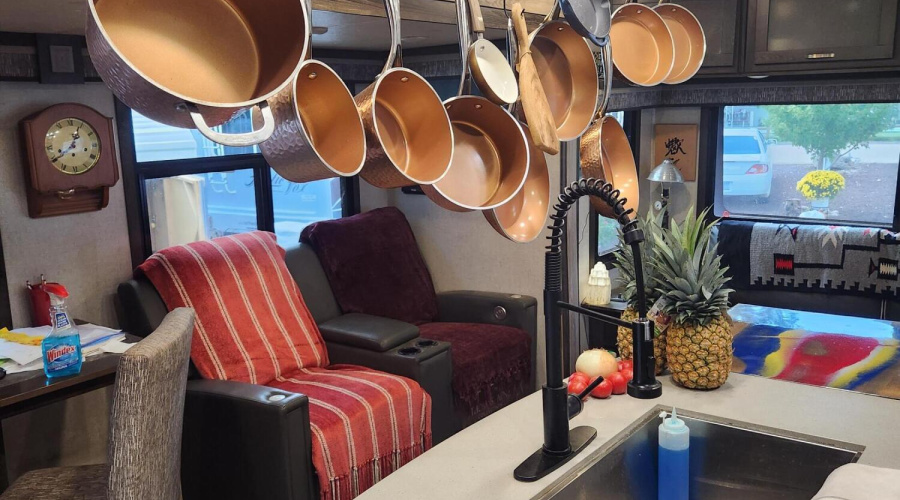 ceiling-mounted pot rack