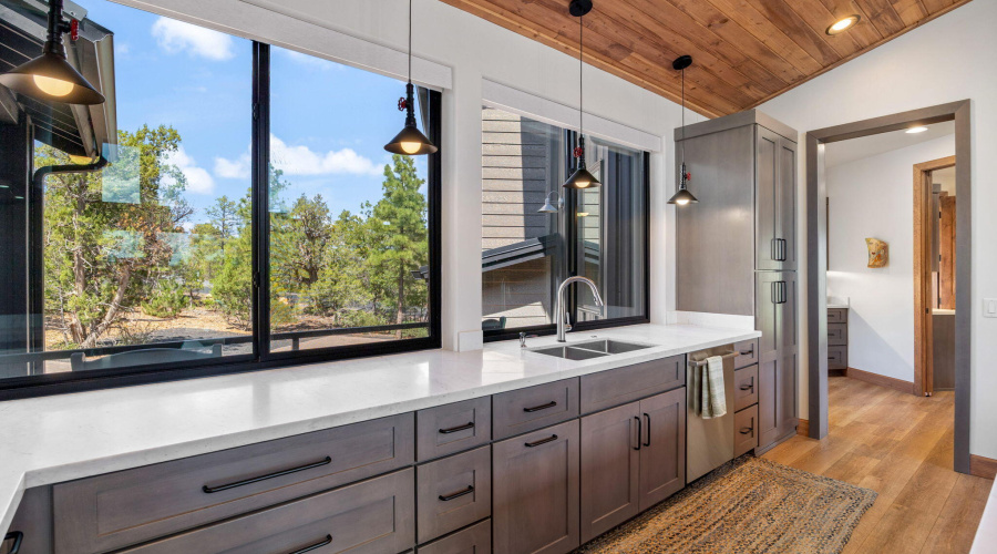 Kitchen to Butler Pantry