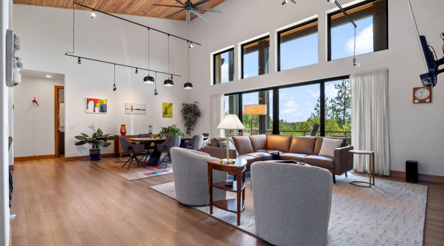 Living toward Dining