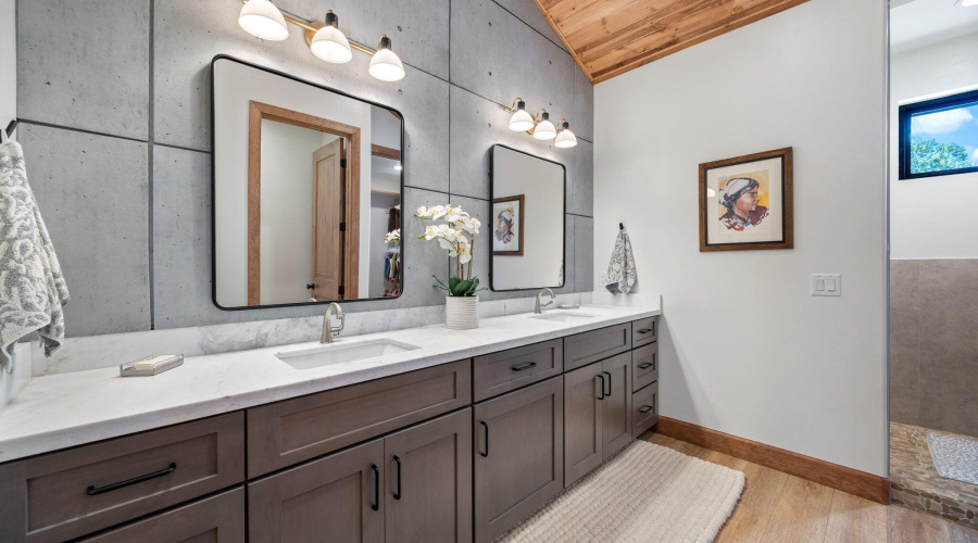 Primary Ensuite Bath