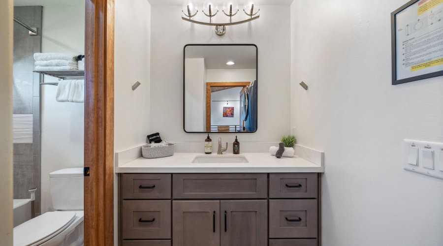 Guest house 2nd bath