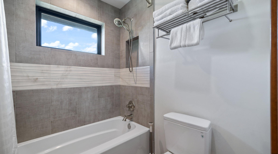 Guest House 2nd bath shower