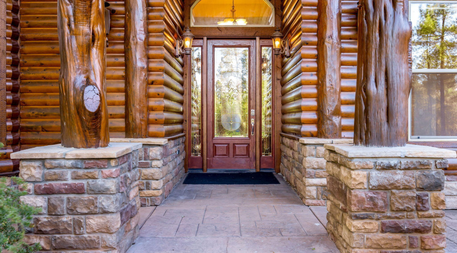 Enviting Grand Entry