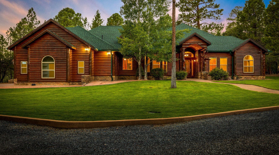 Spectacular home and yard