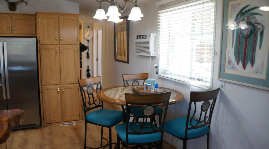 003 Eat-in Kitchen 1