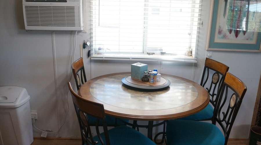 003 Eat-in Kitchen 2