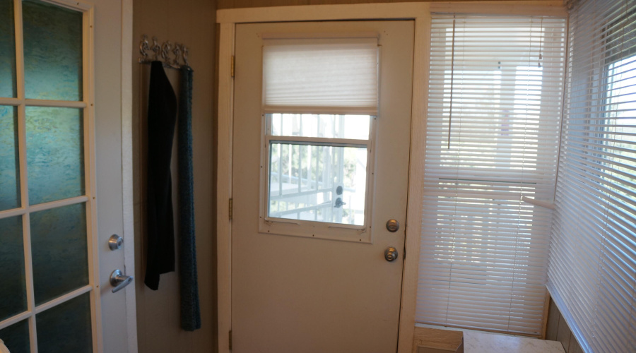 007 1:2 Bathroom exit 1