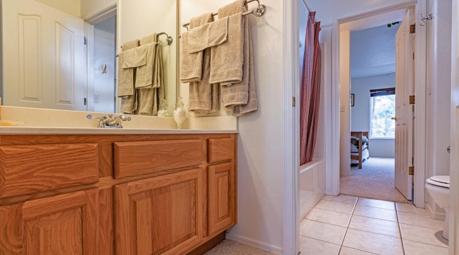 Jack n Jill Bath Bed 2  Private Vanity