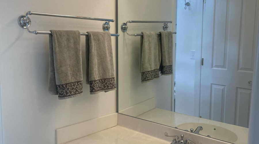 Jack n Jill Bath Bed 3 Private Vanity