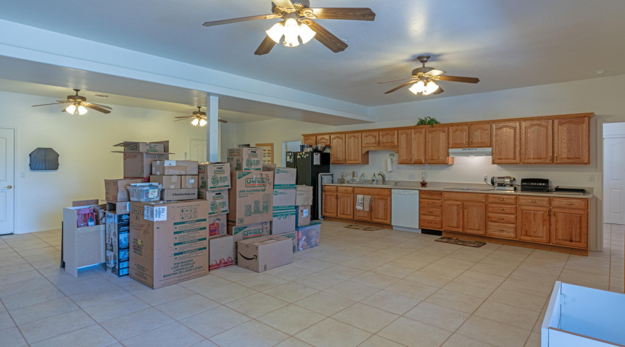 30'x27' Great Room w/ Kitchen
