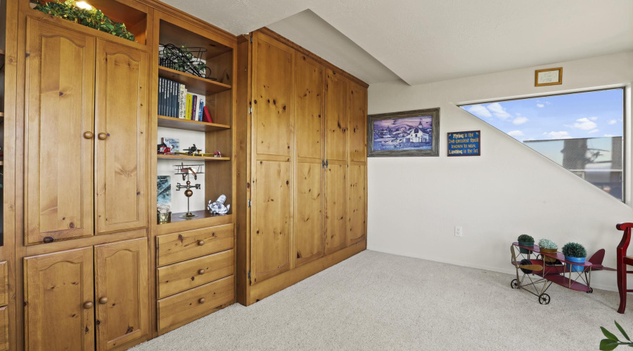 Built in Murphy Bed