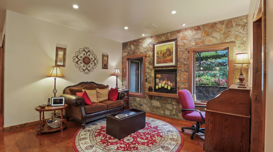 Sitting area off Kitchen