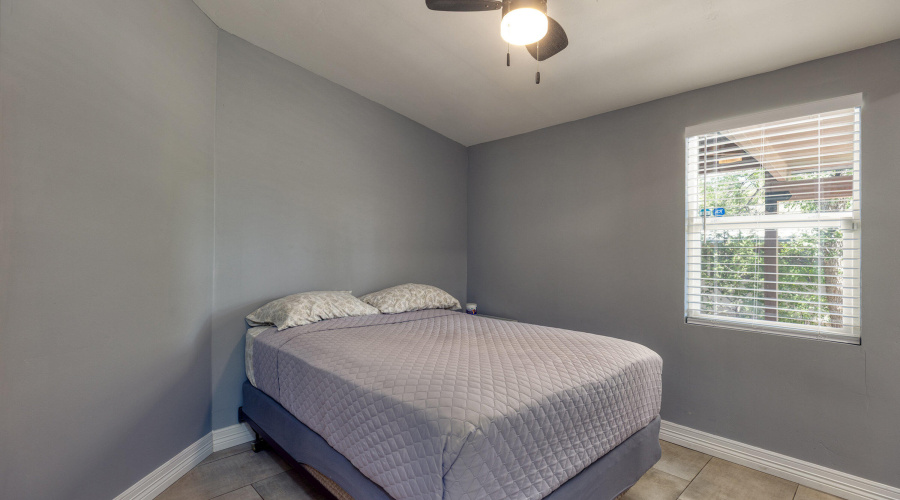 025_photo25_3030_w_young_st_sl_85901_ang