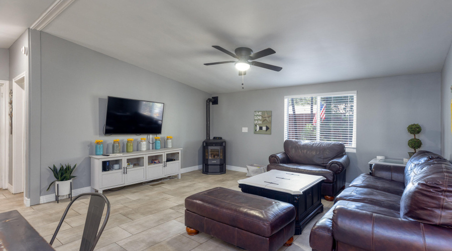 011_photo11_3030_w_young_st_sl_85901_ang