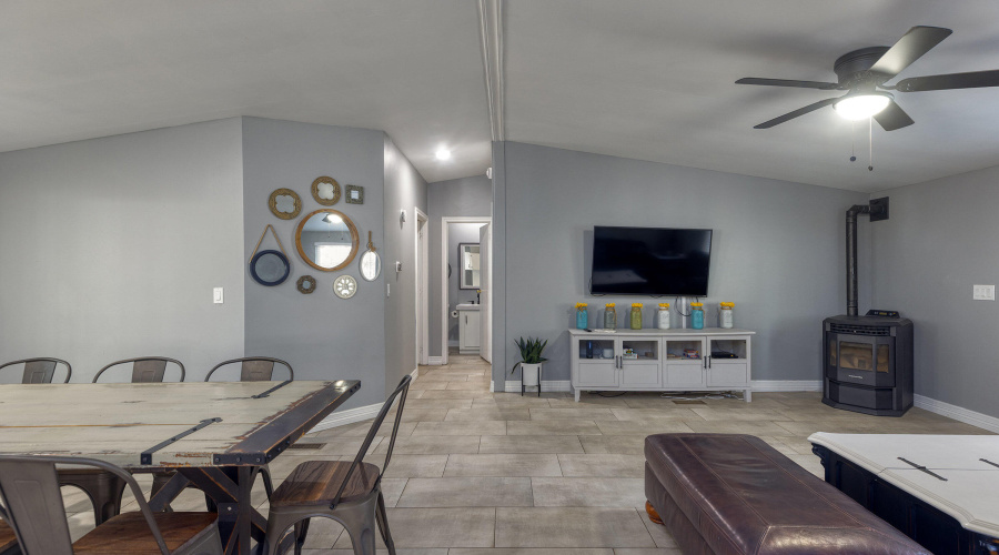 012_photo12_3030_w_young_st_sl_85901_ang