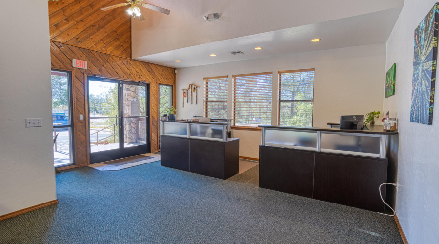 PAX_5928_AuroraHDR2019-edit